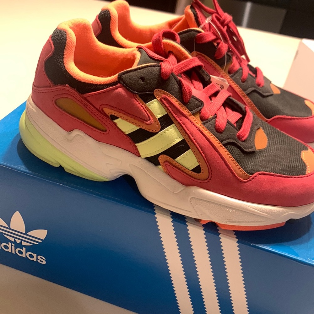 Brand new adidas yung chasm womens 5